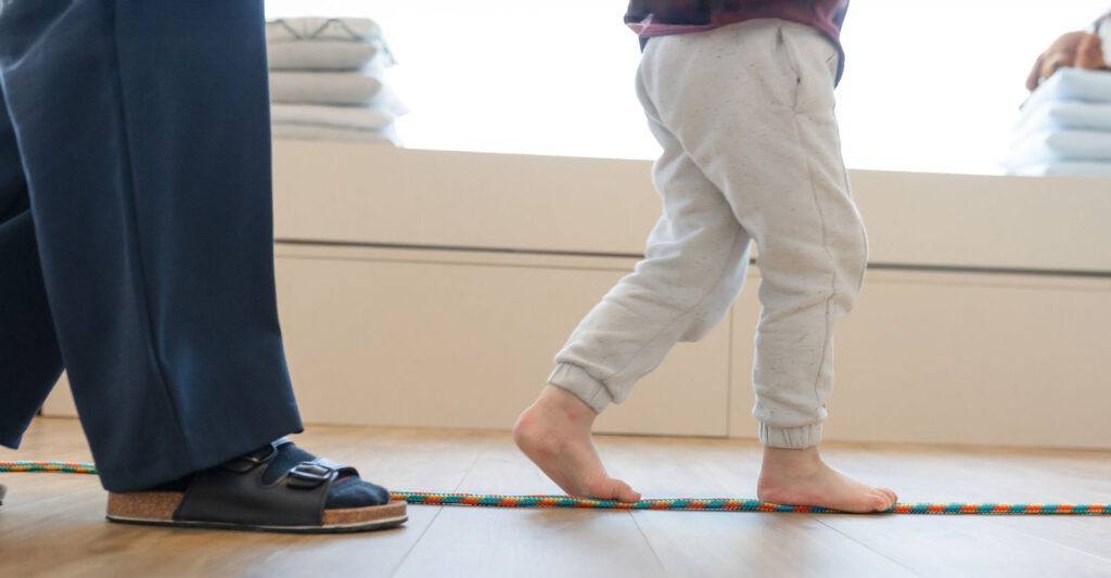 Ergotherapie mit balancieren auf Seil